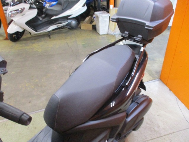 シートもこの通り破れもなければへたりもありません！社外キャリアにＢＯＸも装備！勿論通販も大歓迎の一台